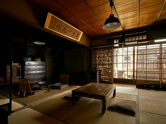 喧騒を忘れさせてくれる、静寂に包まれた京町家カフェ