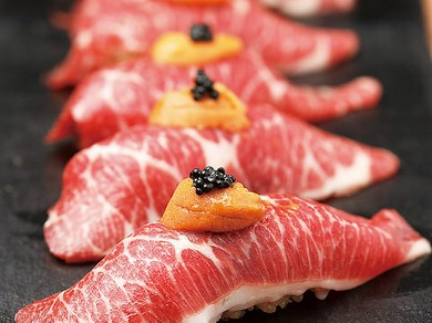 肉寿司セット(馬刺し、ハム、ローストビーフ)