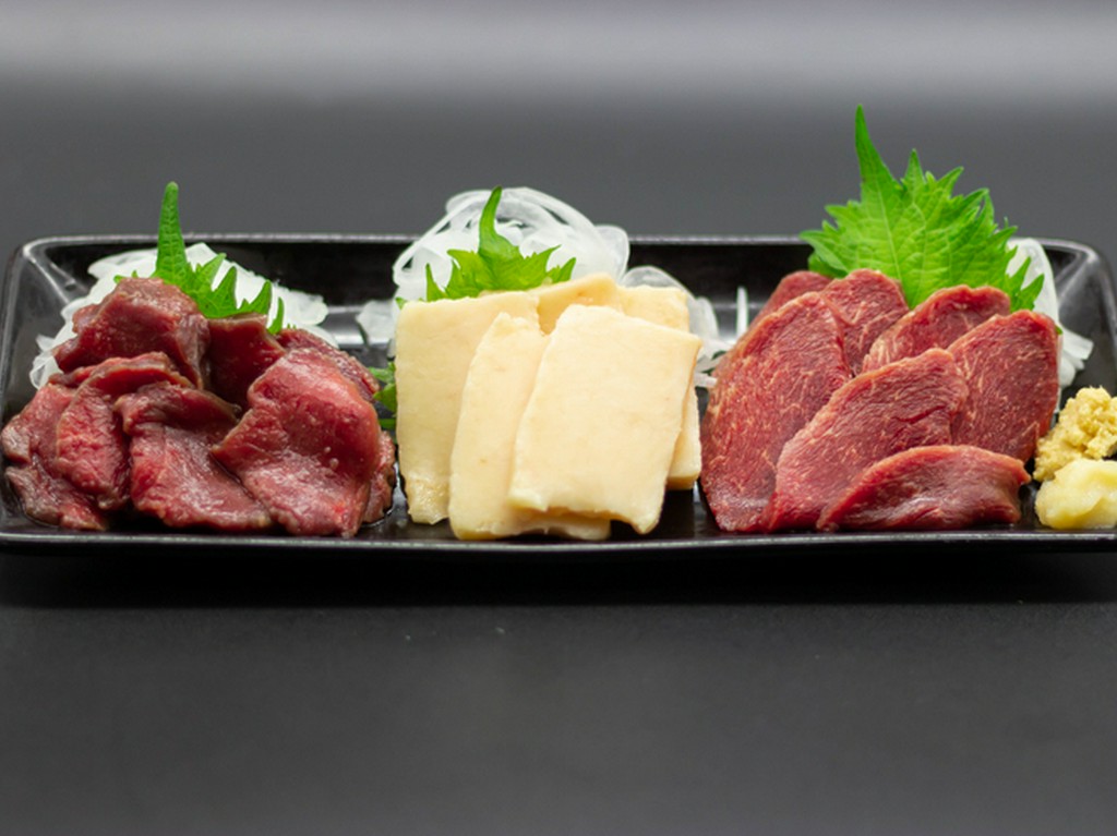 馬刺し三種盛り