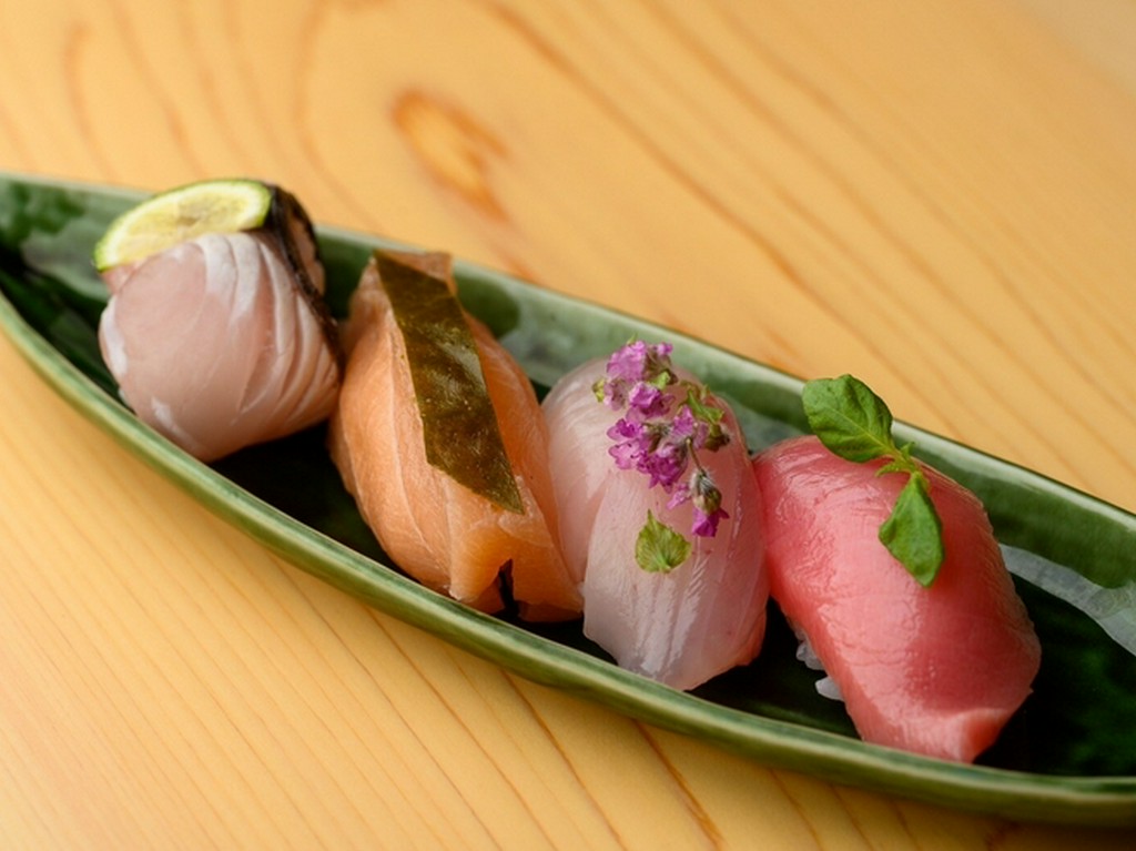 全国から直送される新鮮な魚介を堪能