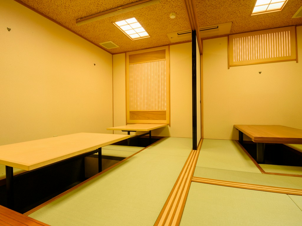 気心知れた仲間と、ゆっくりくつろげる。清潔感ある掘りごたつ席