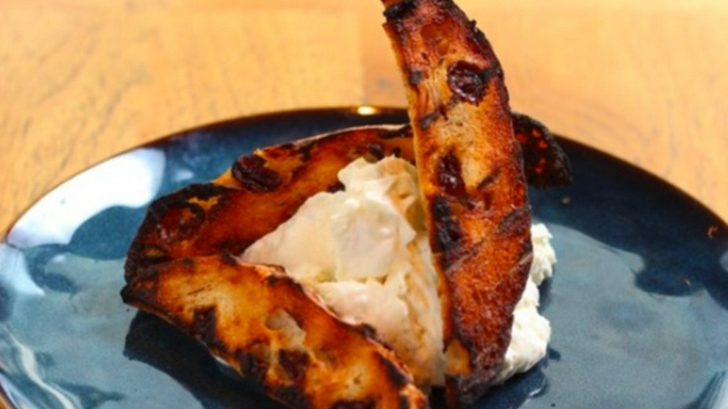  KNOCKの定番！マスカルポーネとこんがりレーズン『パネ・パンナ』