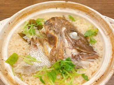 鯛とご飯を一緒に炊いて上品に香る旨みたっぷり『鯛の釜飯』
