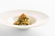 本日の一口アミューズ・前菜盛り合わせ・パスタ・魚料理・デザート・カフェの料理5品コース