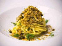 ランチでは出ないディナーの豪華食材を使ったシェフのお任せコース。