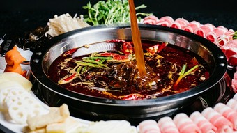 迷ったらこれ！『熊猫火鍋贅沢黒毛牛食べ放題コース』