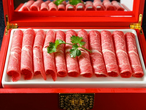 上質な旨みを贅沢に堪能できる、特撰肉
