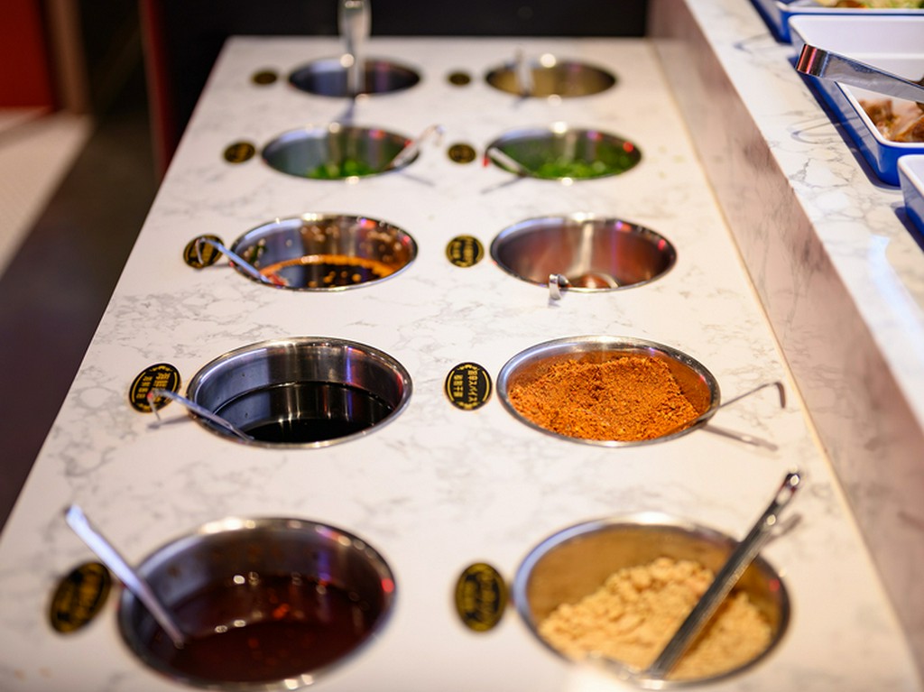 火鍋初心者の方も安心。スタッフによるオススメレクチャーも