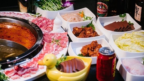 大満足の品数と料理。宴会コースもあり