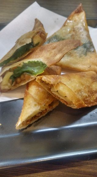 白河の金山納豆を使った春巻きとタコスの春巻き