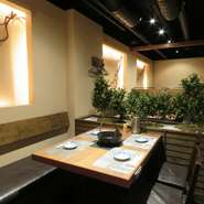 人数に合わせて席を調整可能。大人数も少人数もお任せあれ