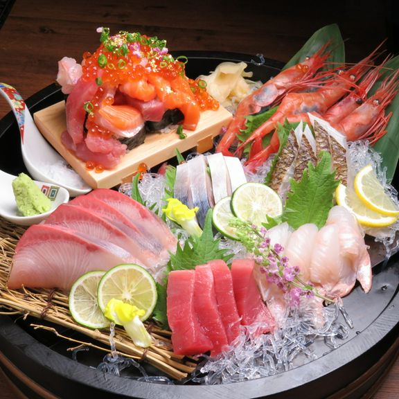 旬の魚介をいただく『鮮魚匠大佑特選 刺し盛(ミニ雪崩寿司付き) 』