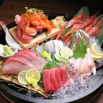 旬の魚介をいただく『鮮魚匠大佑特選 刺し盛(ミニ雪崩寿司付き) 』