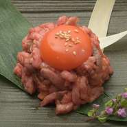 高級卵蘭王使用　低温調理で提供しており、お子様にもご安心して頂ける一品です！”蘭王”という大分の玉子を使用しており、濃厚な黄身のコクと特製のユッケダレの相性は抜群です！