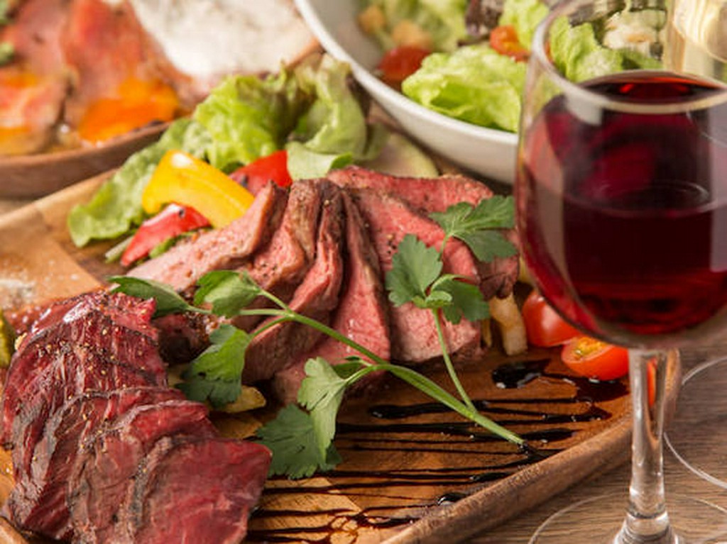 SNS映え肉料理がズラリ♪食べ放題で