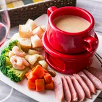 舌の上でとろける♪至極の肉料理の数々を堪能できる肉バル♪