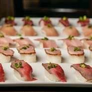 ・ローストビーフ寿司・極上赤身肉ランプ寿司・生ハム寿司・合鴨スモーク寿司・炙り肉寿司ベーコン