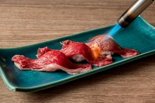 炙り肉寿司食べ放題♪