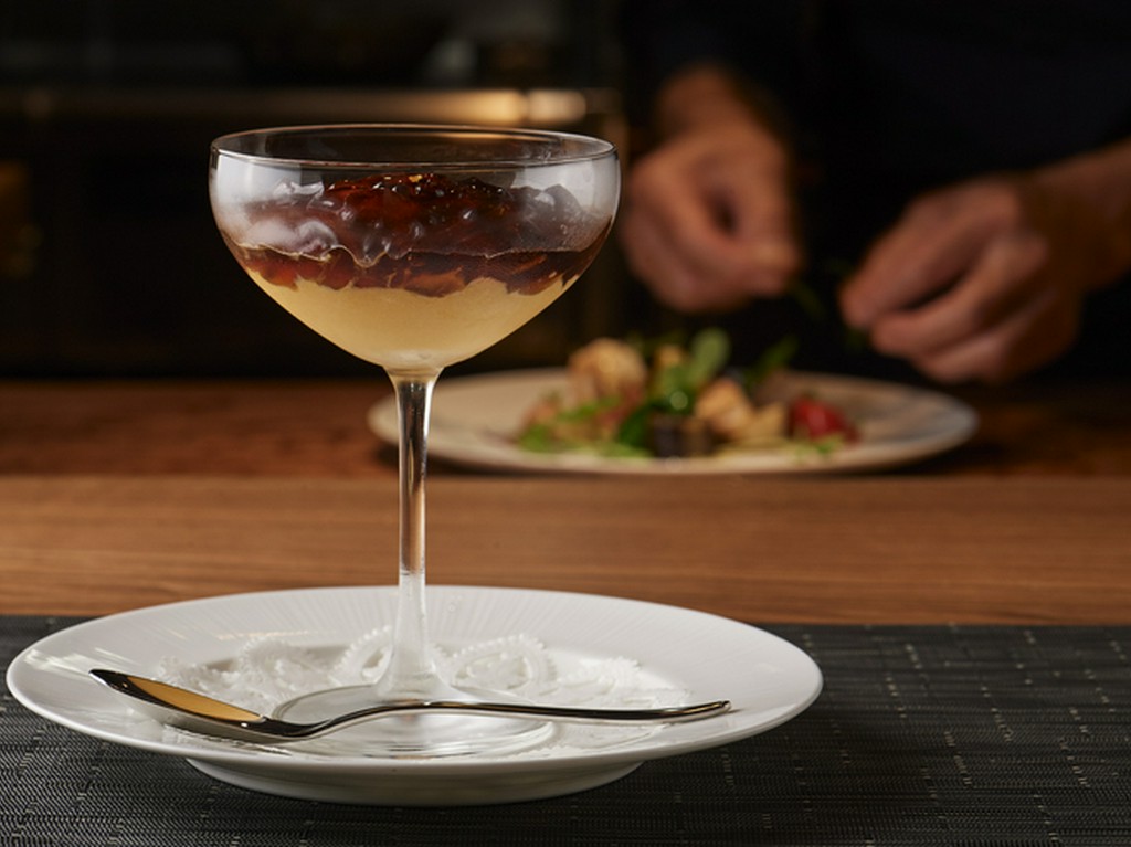 人参のムースとコンソメジュレ、雲丹添え