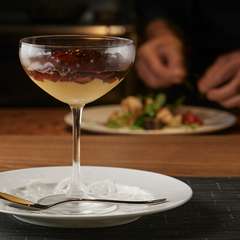 人参のムースとコンソメジュレ、雲丹添え