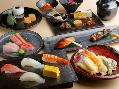 専属の漁師が釣った四季折々の旬の魚。ゆっくりご堪能ください。
