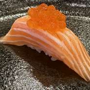 サーモンの親子にぎり