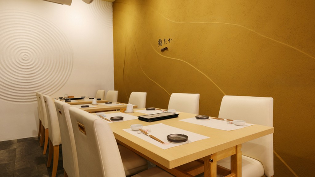 ゆったりとした時間が流れる空間で、食事や会話を心ゆくまで堪能