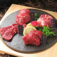 店内には完全個室が完備されているため、重要な会食にも利用することができます。地元の肉をはじめ熊本のおいしい食材やお酒を味わうことができるメニューは、食にこだわるゲストも満足の内容です。