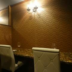 極上の肉料理に華を添えるご当地ワインをはじめ、地酒が充実