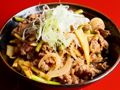 具材たっぷり。スタミナをつけたい時に最適な『焼肉丼』