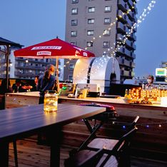 啤酒花园和烧烤露台“URBAN”金山站