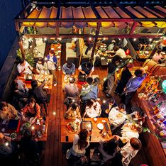 啤酒花园和烧烤露台“URBAN”金山站