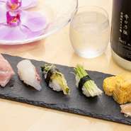 瀬戸内や日本海の鮮魚を中心に、旨い握りと旬の皿を繰り出す