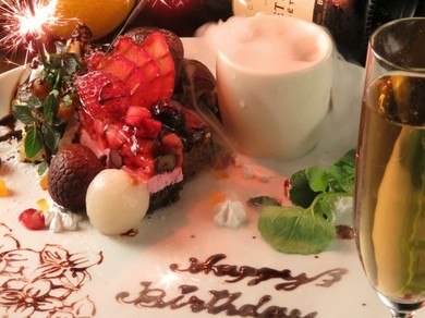 記念日や誕生日にはメッセージ付きのデザートプレートを