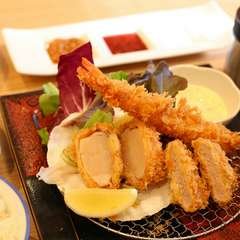 “贅沢膳”として人気。海老・ヒレ・ロースのオススメ3種が一度に楽しめる『海老・ヒレ・ロースかつ膳』
