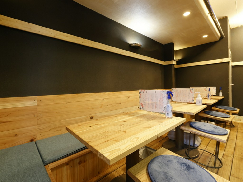 幅広い世代がゆったり過ごせる、ナチュラルで落ち着いた雰囲気