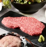 〈今が旬〉
芳醇な香りと味、そして食べ応え。ヘルシーな宮崎牛のランプ部位を丁寧な手仕事でお出し致します。