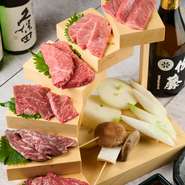 〈自慢の一品〉
［要予約］本店で提供しております「厳選和牛の階段盛」です。（盛合せの内容は仕入状況により変わります。ご了承ください）

