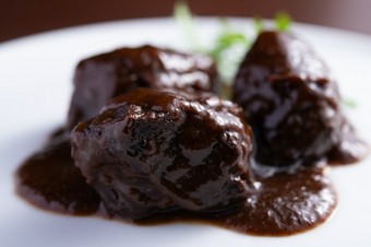 トロトロでホロホロ。スッと口の中で溶けていく『牛タンの赤ワイン煮』