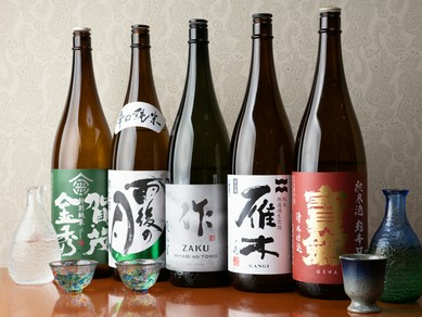 広島の地酒を中心に全国の旨い酒が揃い、季節限定酒も続々登場