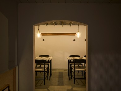 テーブル席と半個室空間がおすすめ