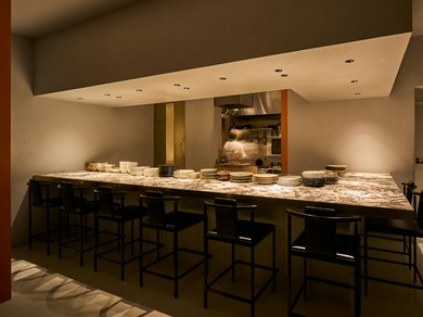 高円寺デートの夜は、オシャレで落ち着いたカウンター席で〆