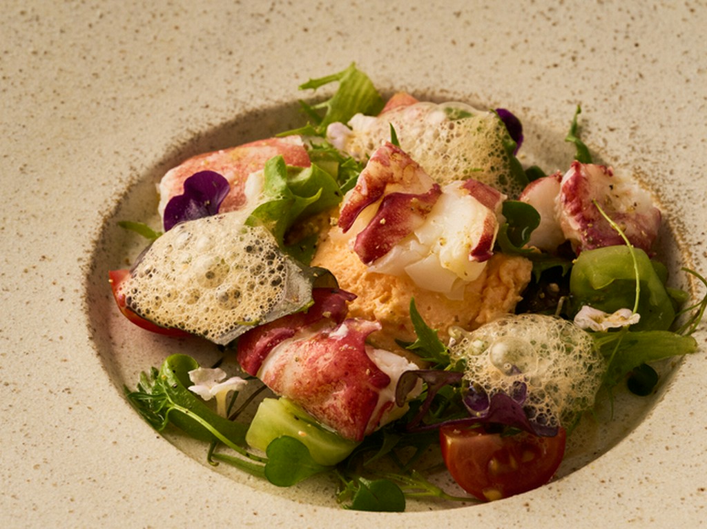 オマールのサラダ泡ソース仕立て