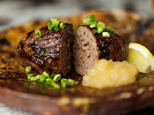 肉の個性をうま味に変えた『北海道産エゾシカのつくね』