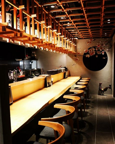 落ち着いたカウンター席