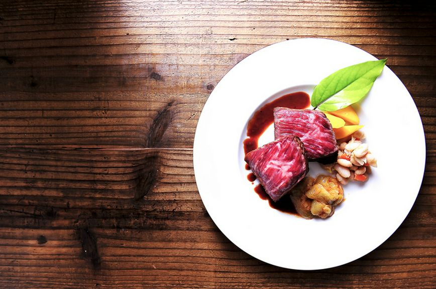 おいしさに舌鼓を打ち、笑顔が弾ける充実した宴席