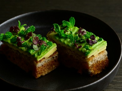 SMOKE DOORのシグネチャー『アボカドトースト』