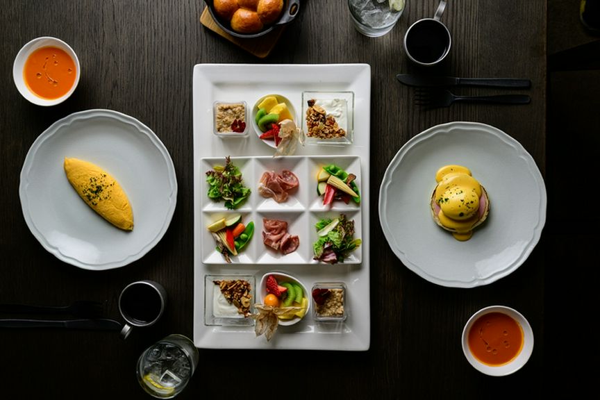 地元の食材をふんだんに取り入れ、焼きたてパンでおもてなし