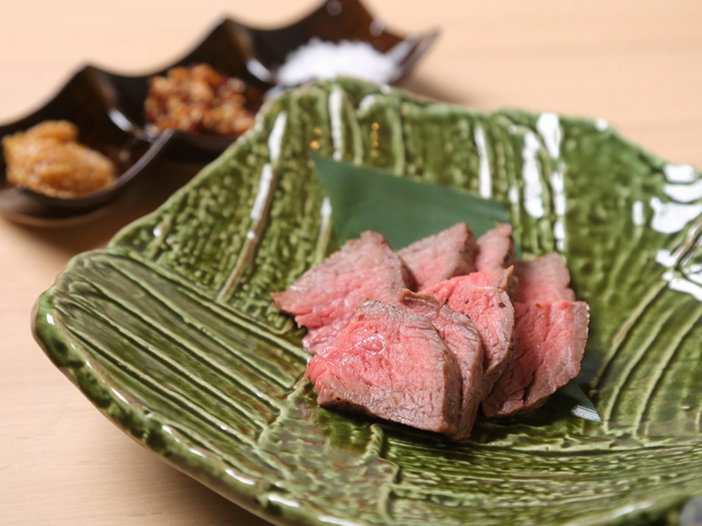 肉の旨みが凝縮された『和牛レアローストビーフ』