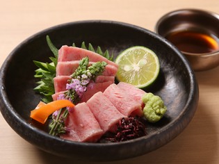 「飛騨牛」の霜降りにユッケ、肉の旨みをそのまま食す『お造り』